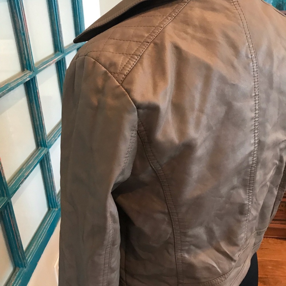 Tan jacket - Picture 2 of 2